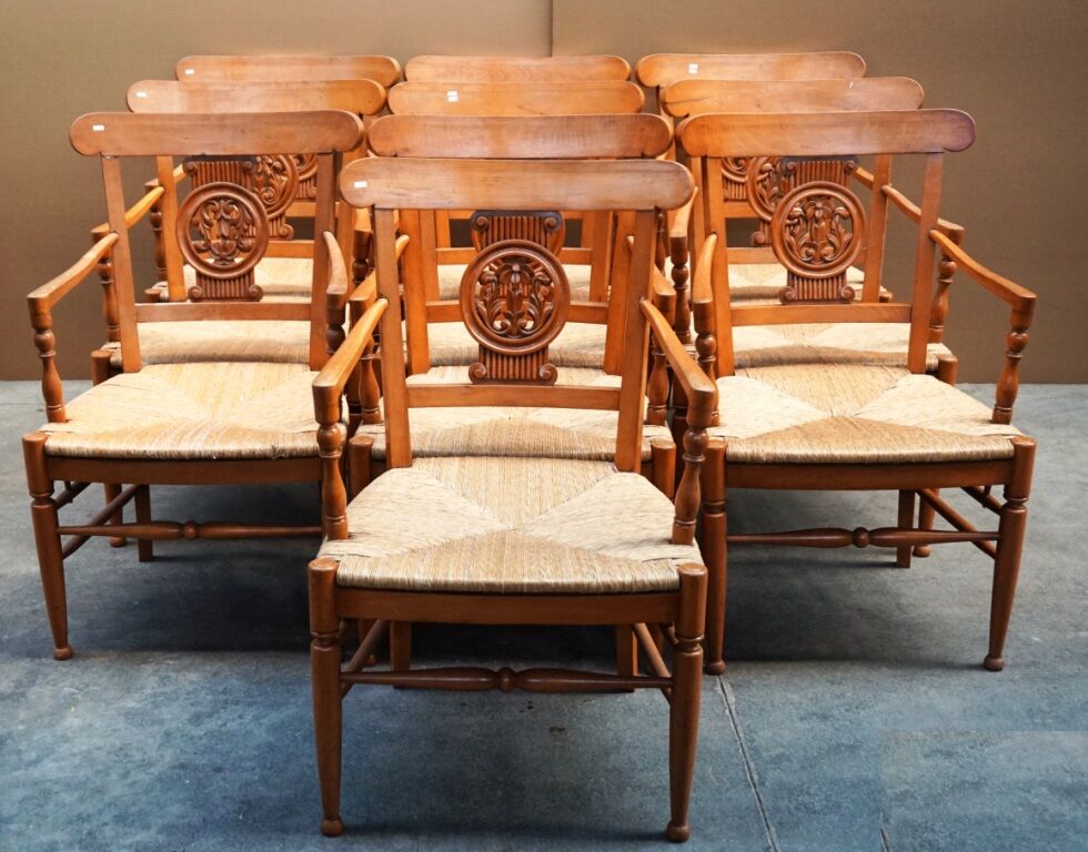 10 chaises françaises d'époque Directoire.