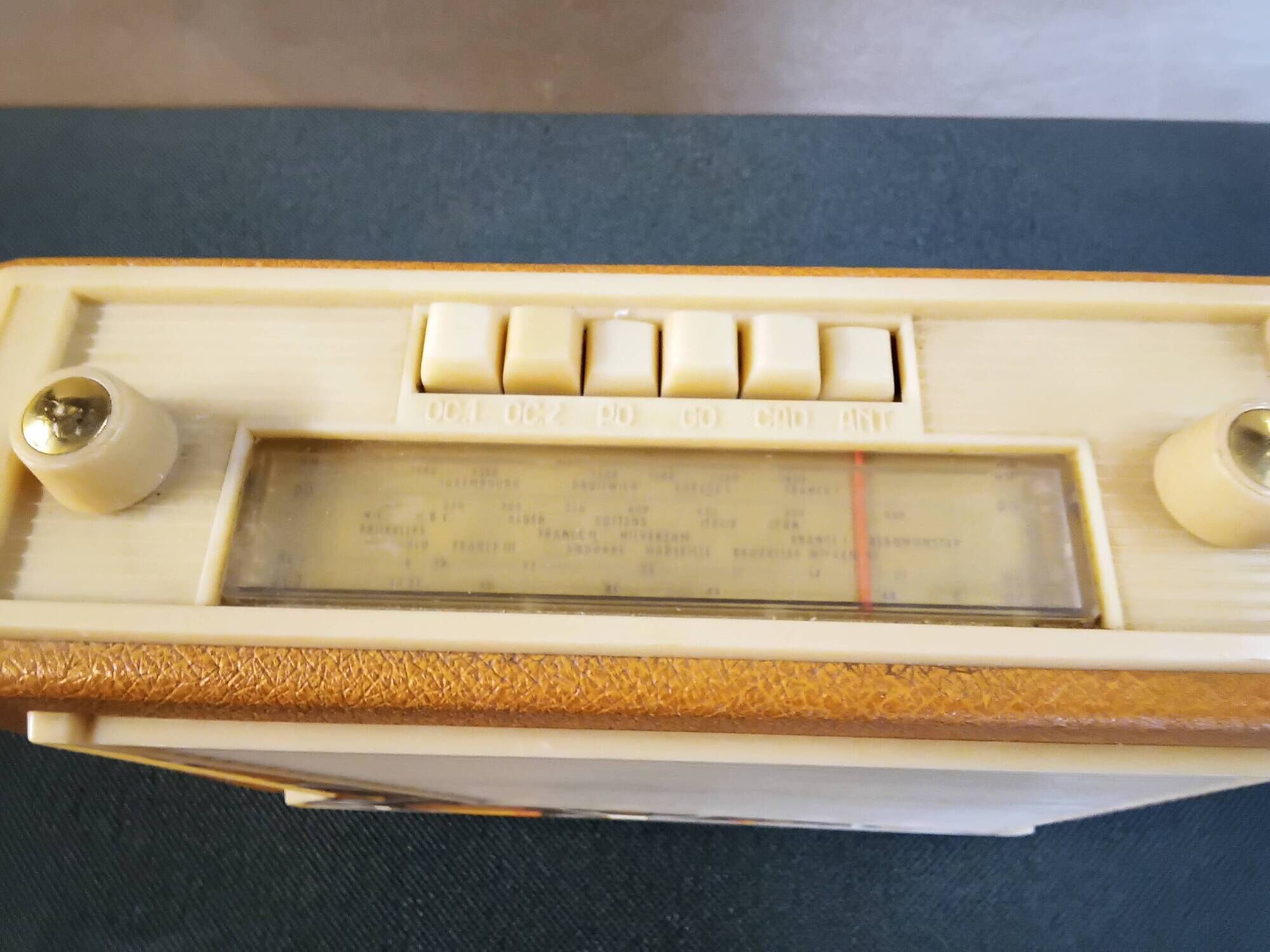 Poste radio transistor avec Sacoche