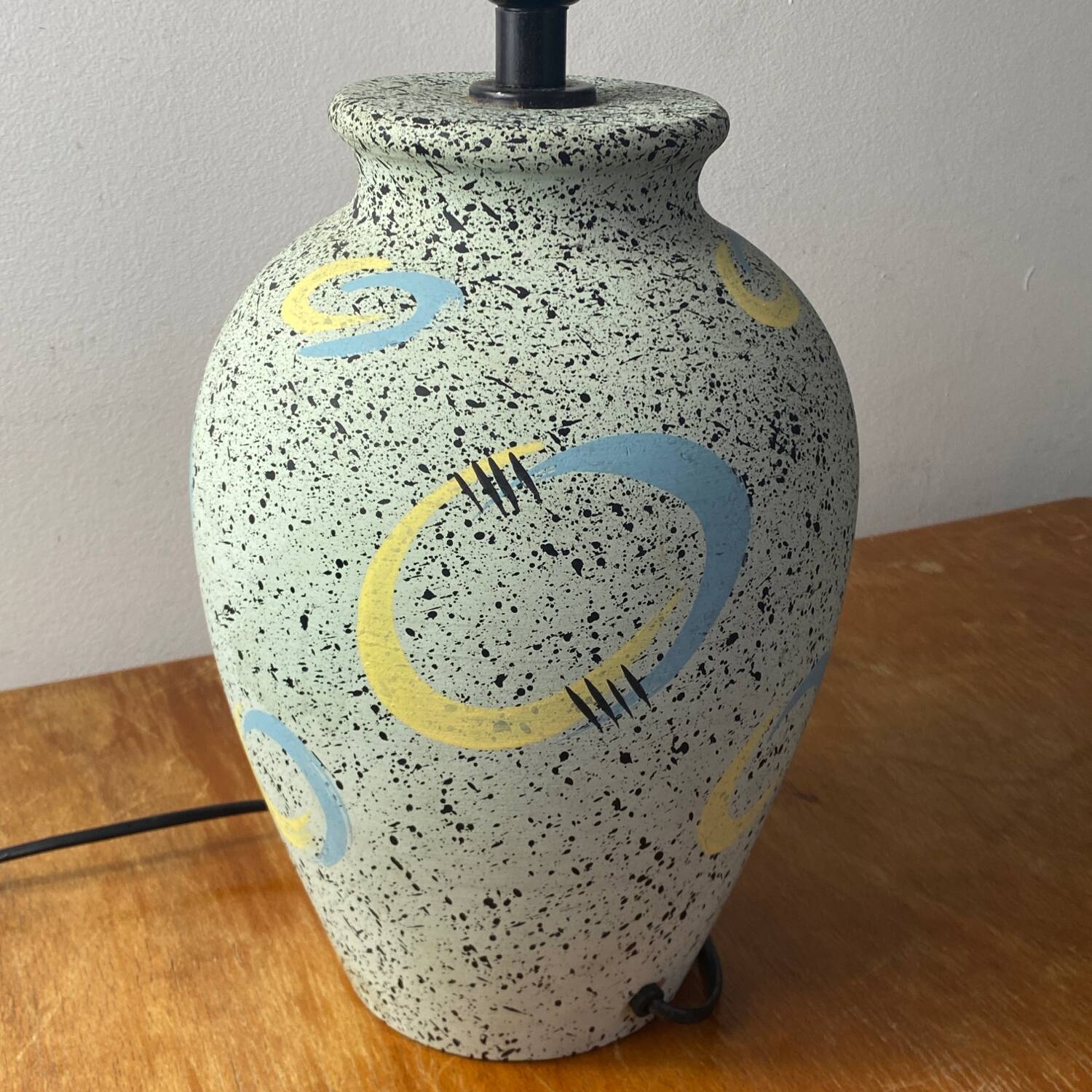 Terracotta lamp base with graphic decor