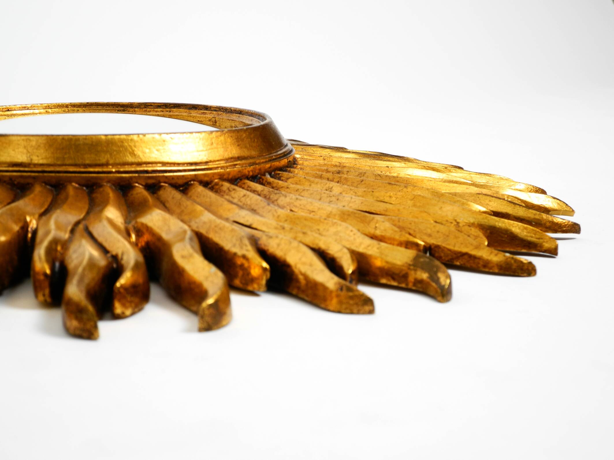 Mid Century Sunburst Kovex wall mirror made of wood and resin - gold plated