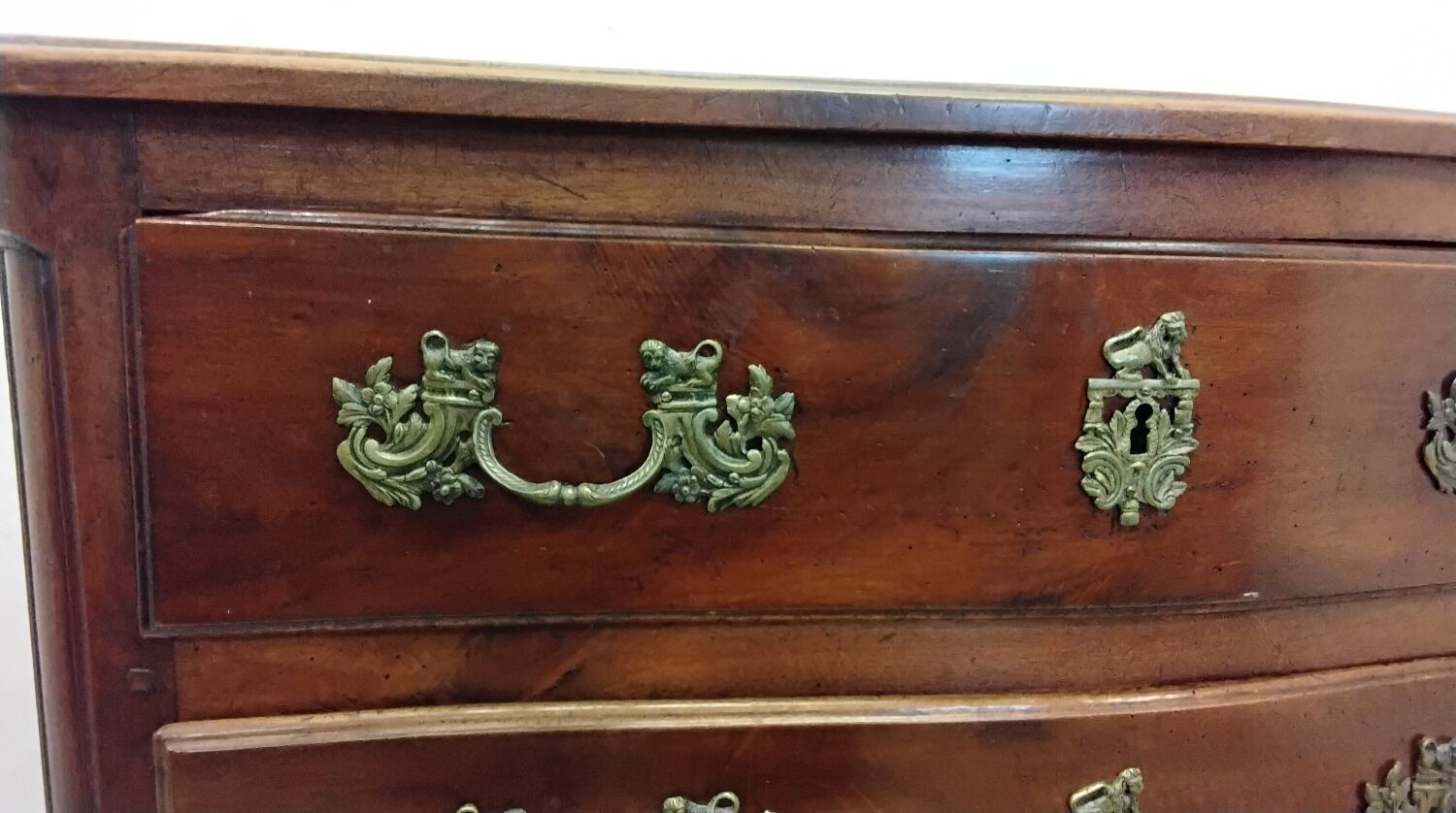 Rustic walnut chest of drawers from the 18th century
