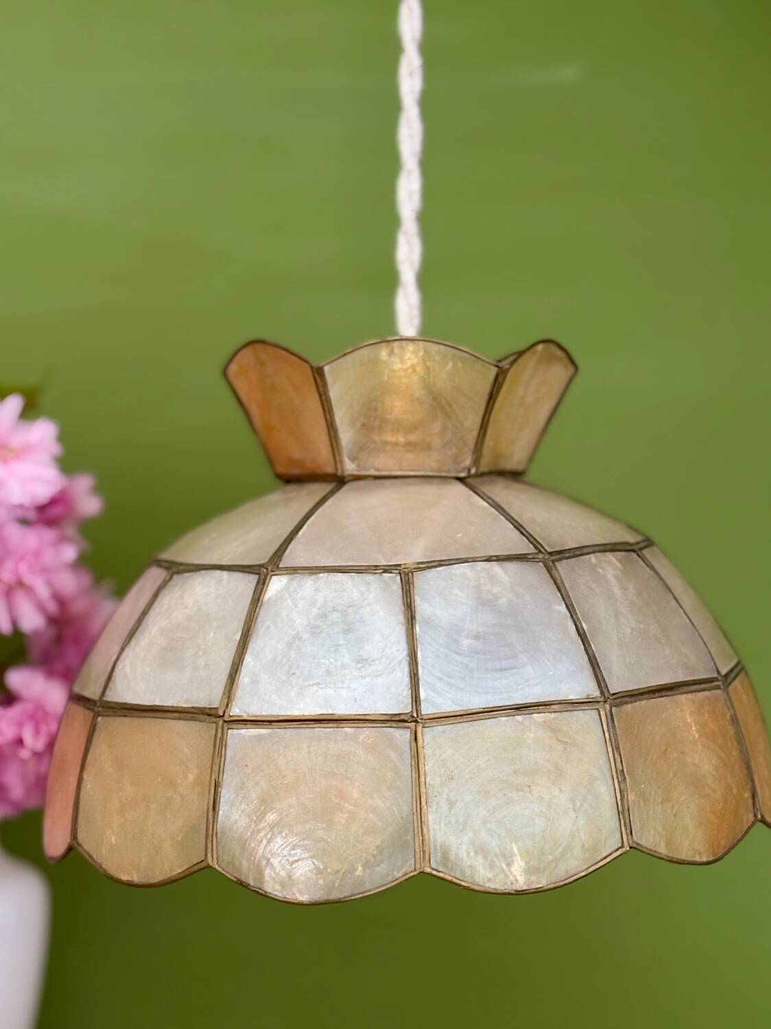 Vintage pearl pendant light