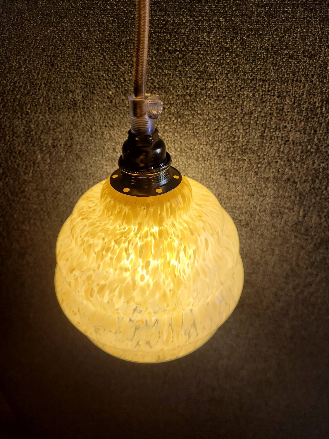 Baladeuse en verre de Clichy jaune