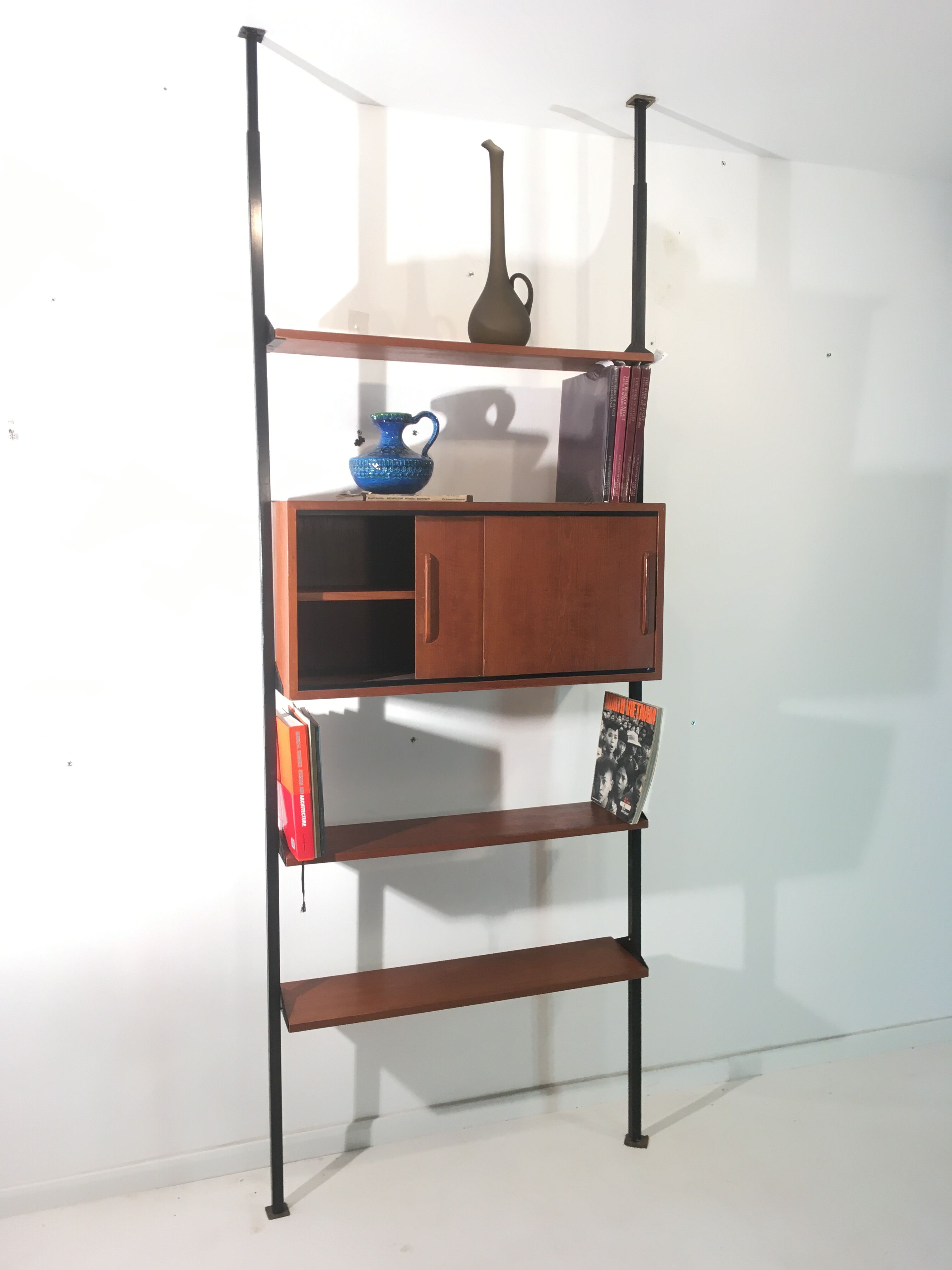 Floor/ceiling library 60s