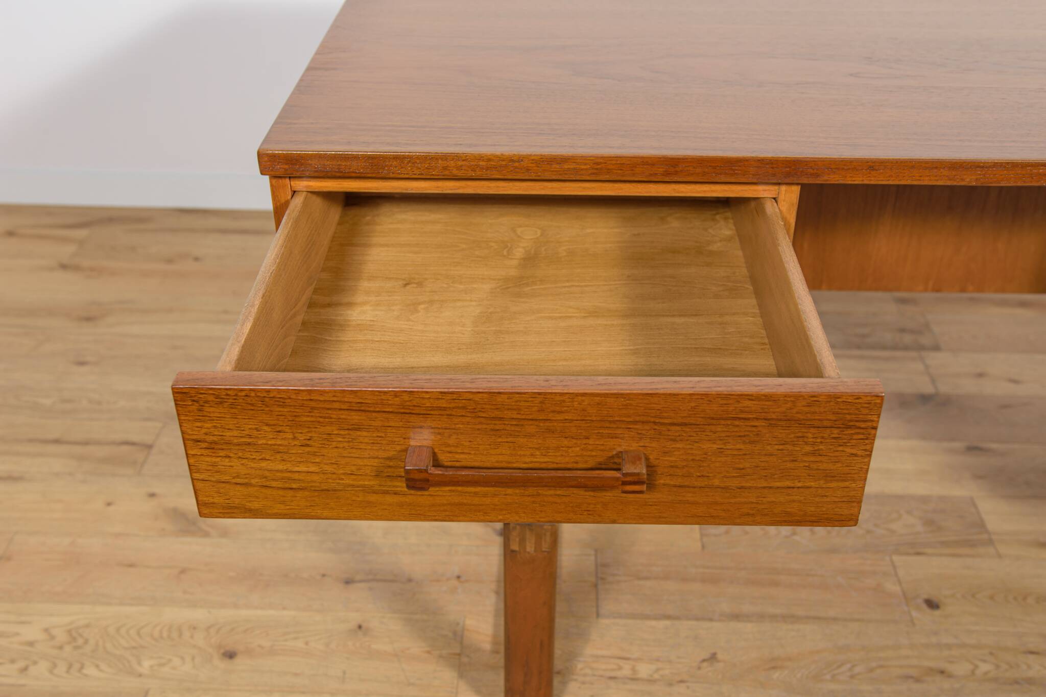 Mid-Century Teak Freestanding Desk by Torben Valeur & Henning Jensen for Dy