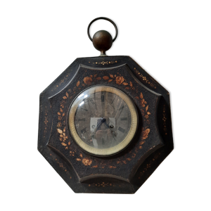 Pendule formant étoile en tole