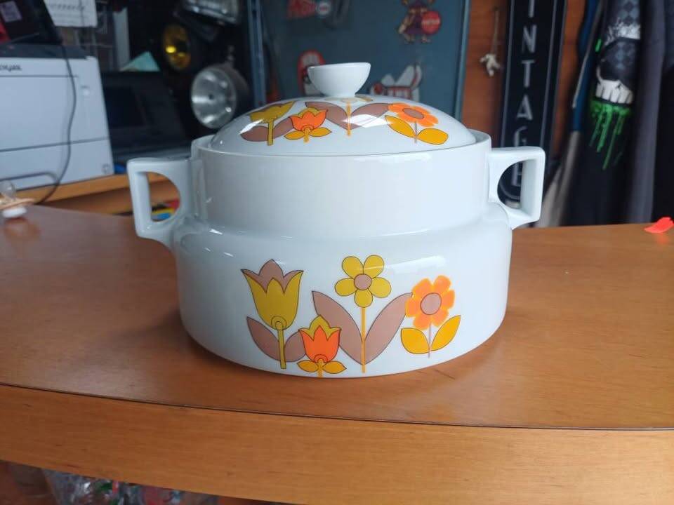 Vintage vegetable soup tureen