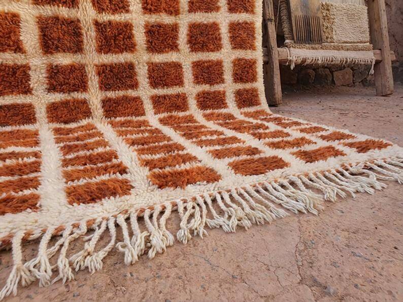 Ecru Moroccan rug with geometric patterns 200cm x 270cm.