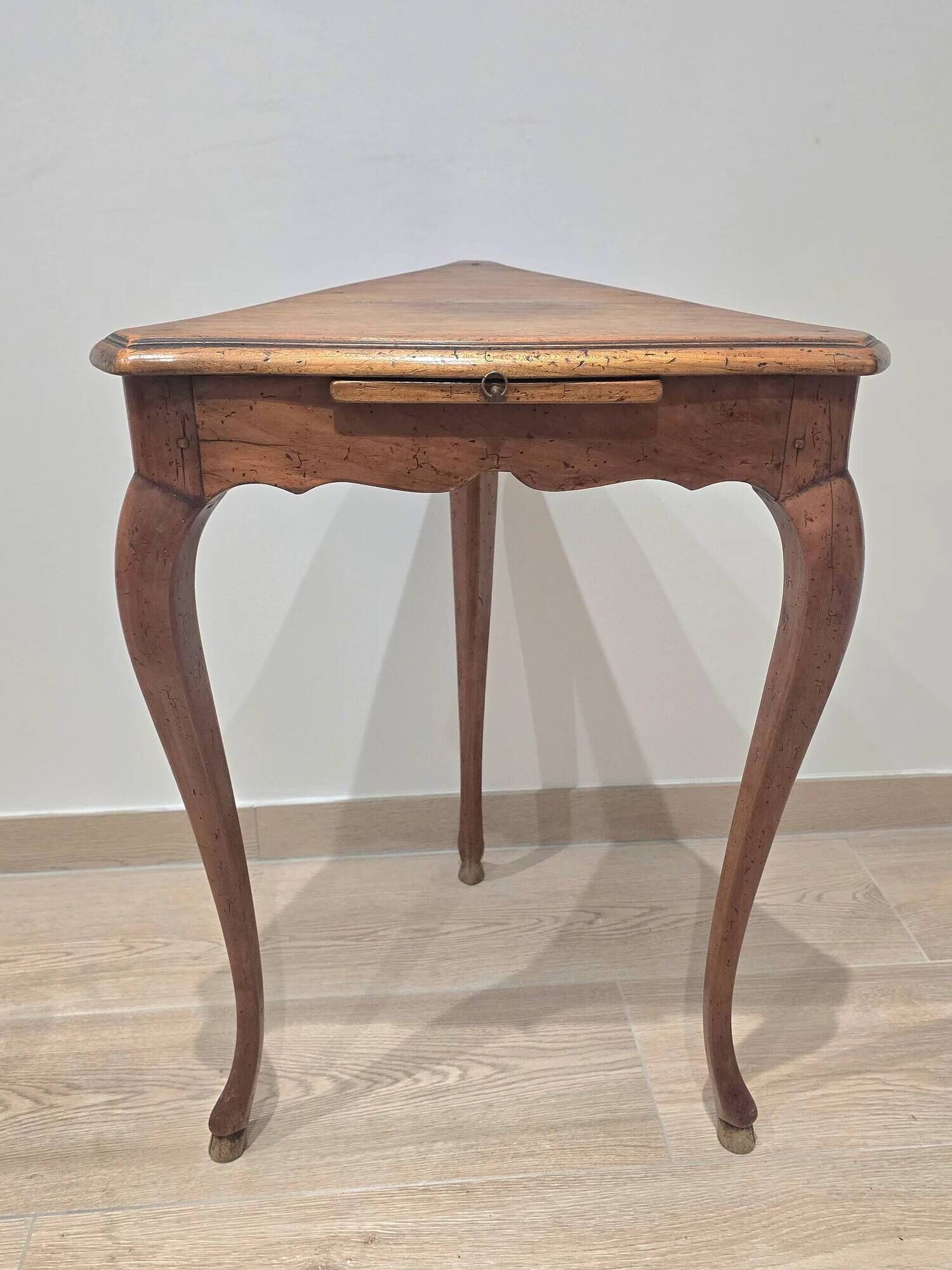 Triangular writing table – stamped André Mailfert (Orléans) – Louis XV style