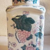 Pharmacy pot in earthenware decoration flowers