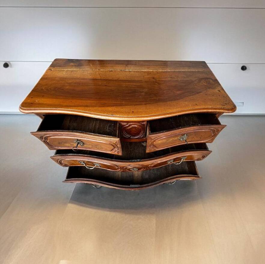 Commode Tombeau Louis XV En Noyer D’époque XVIIIème
