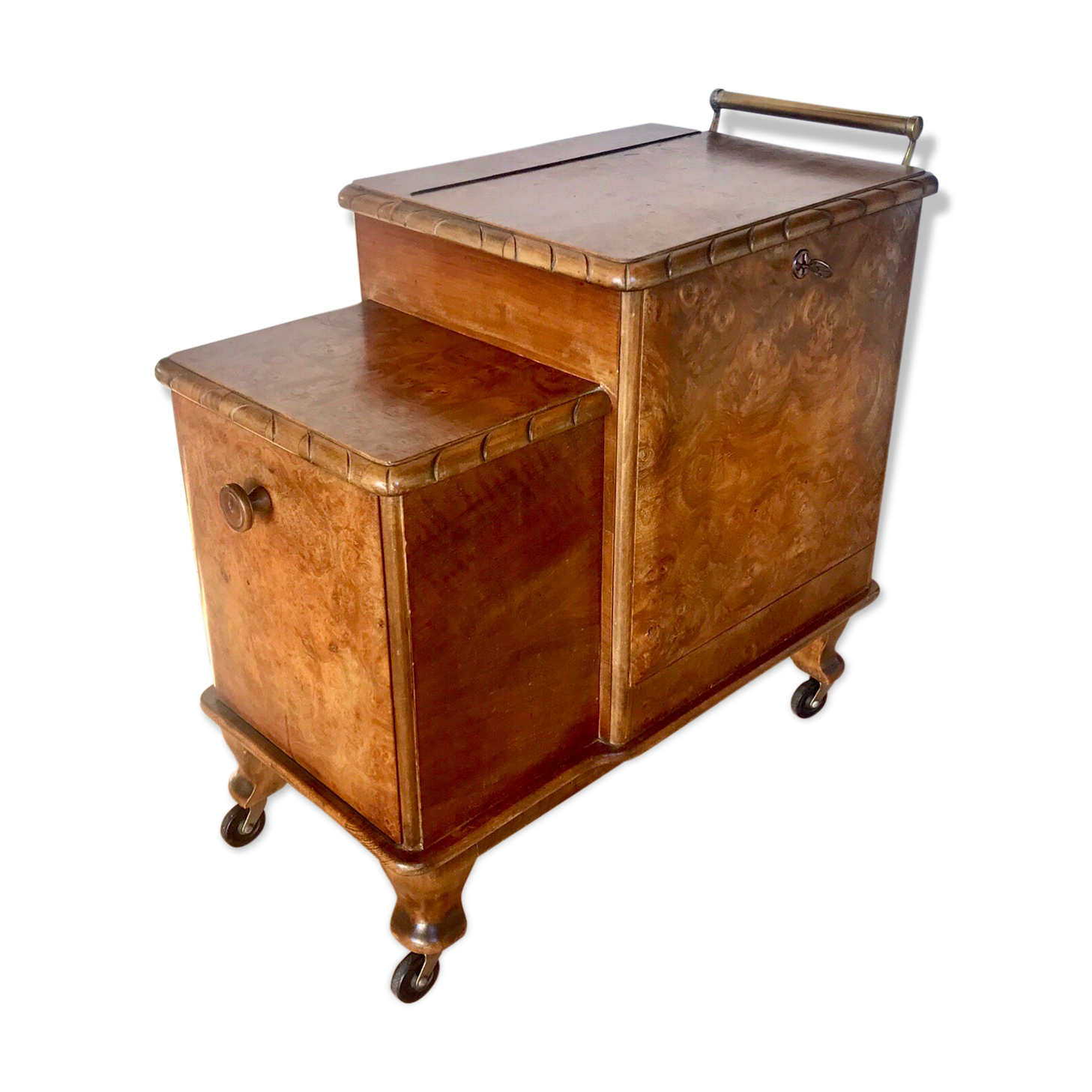 Trolley bar serves Art Deco