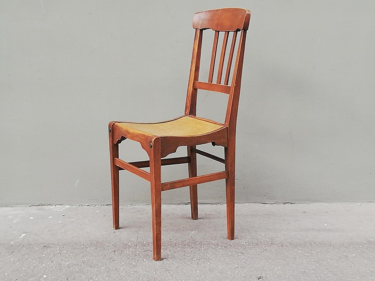 1920s chair from the French manufacturer "STELLA"