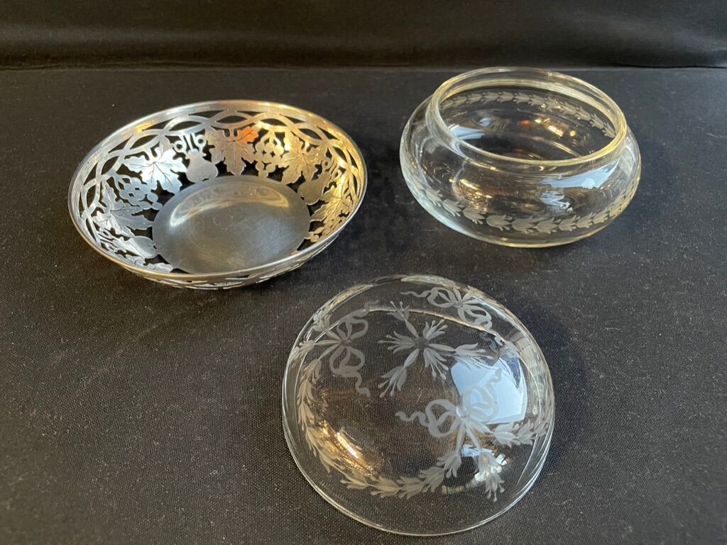 Engraved crystal bonbonnière and openwork silver basket in Louis XVI style