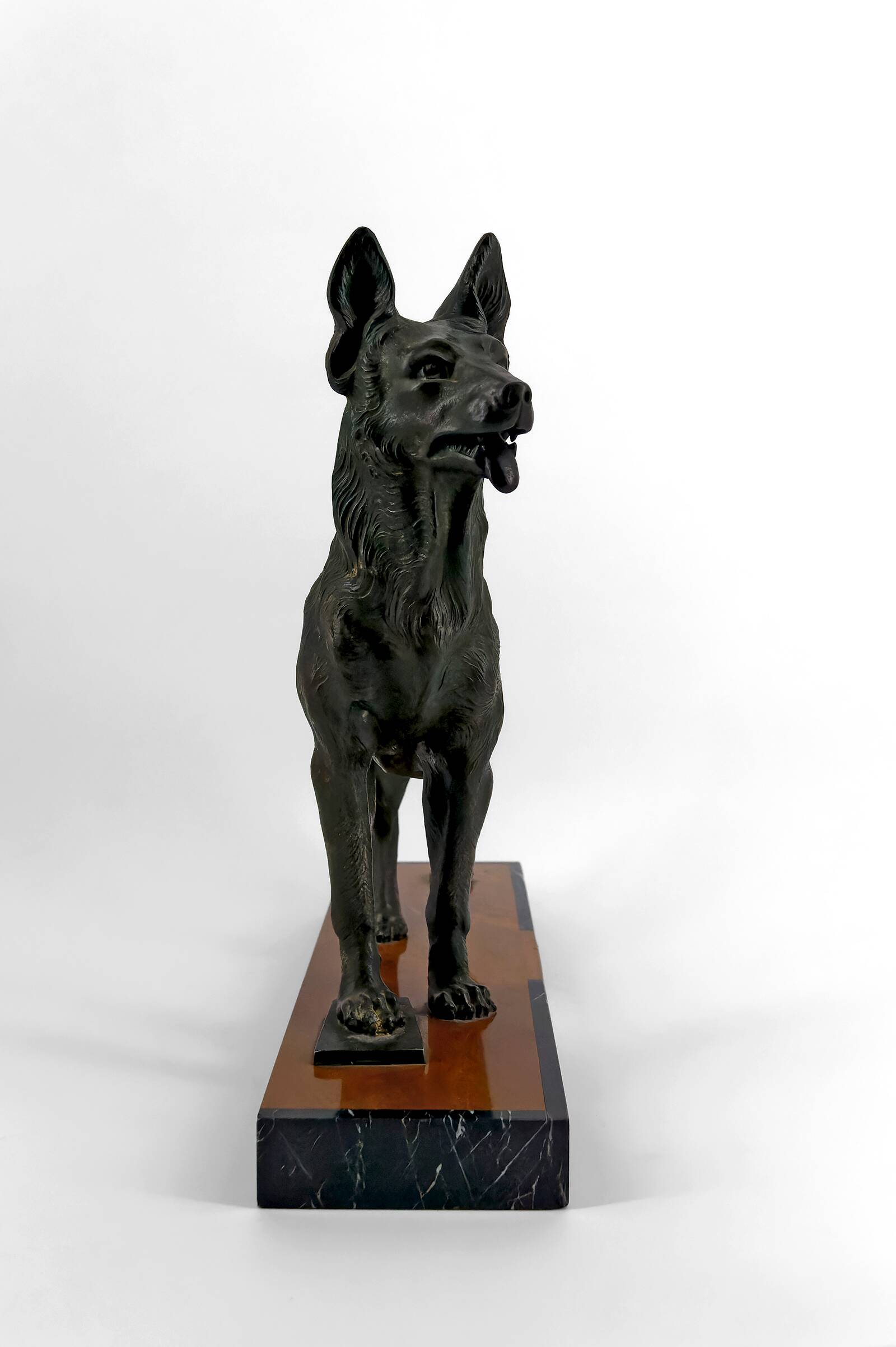 Sculpture representing a German Shepherd, Perrier Challenge Trophy, 1942