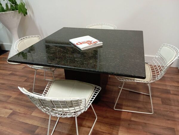 Table design 80's en granit noir