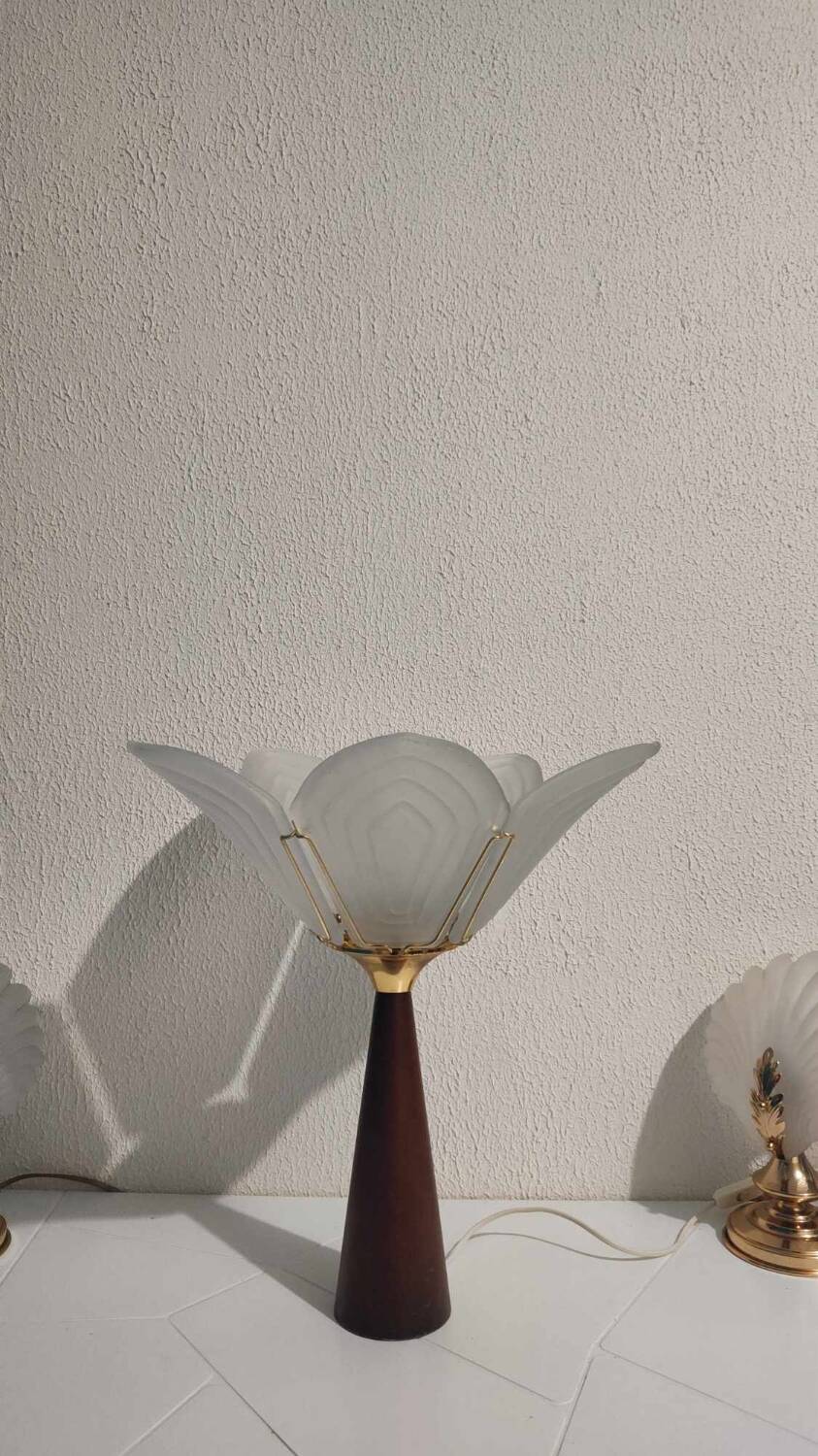 Vintage 1980s lily petal lamp