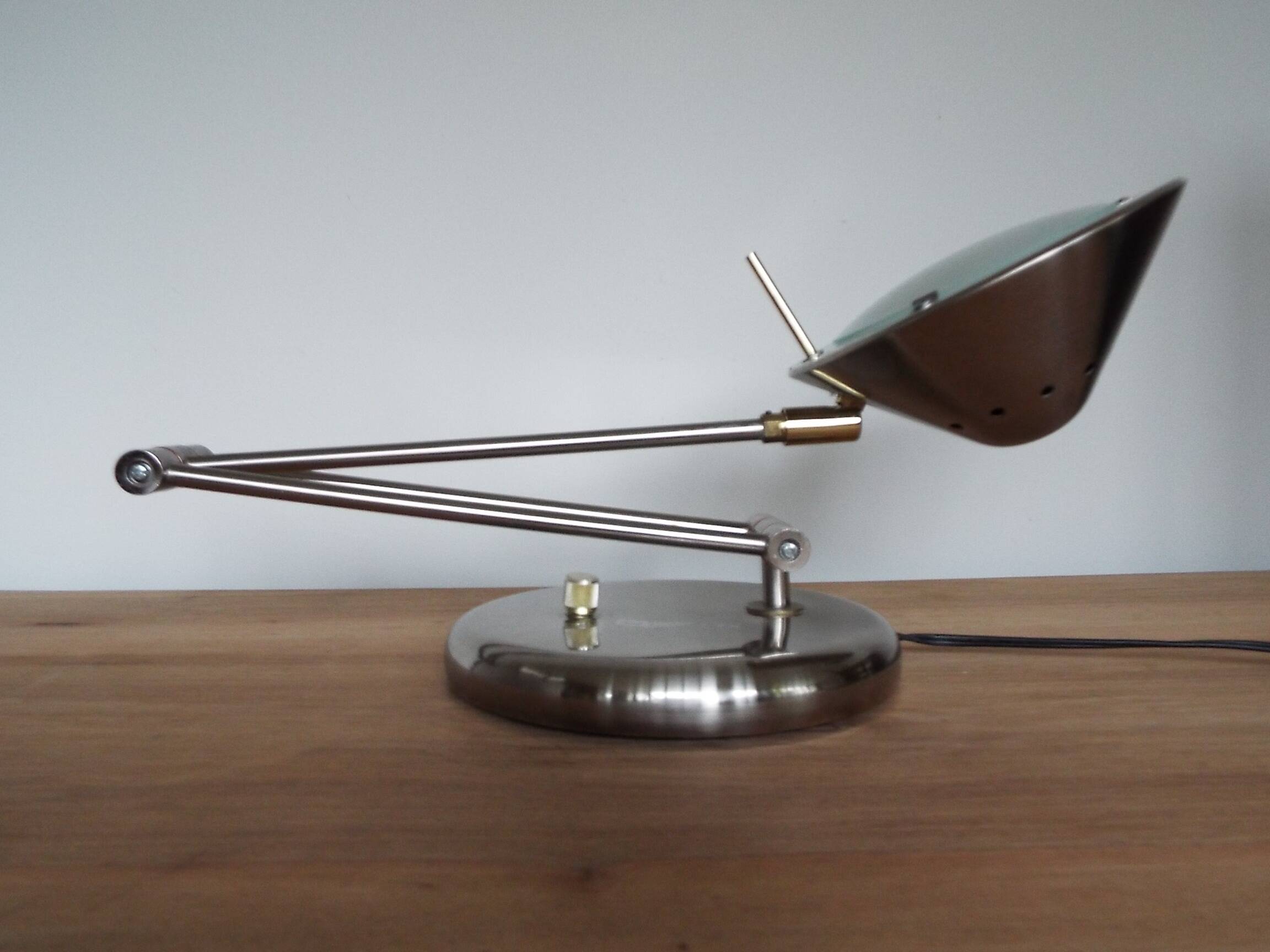 Tensor articulated desk lamp