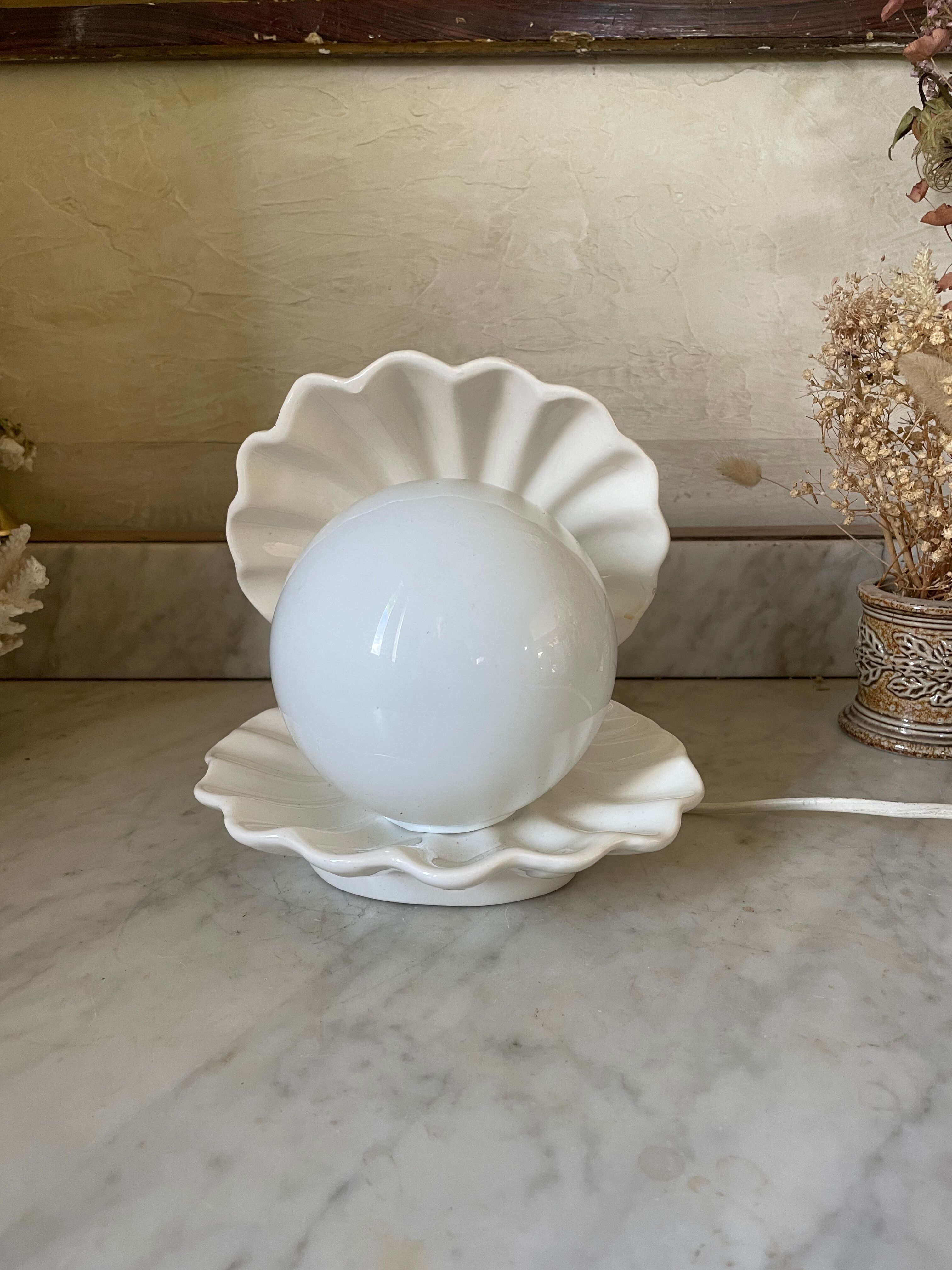 Vintage shell night light, ceramic and opaline.