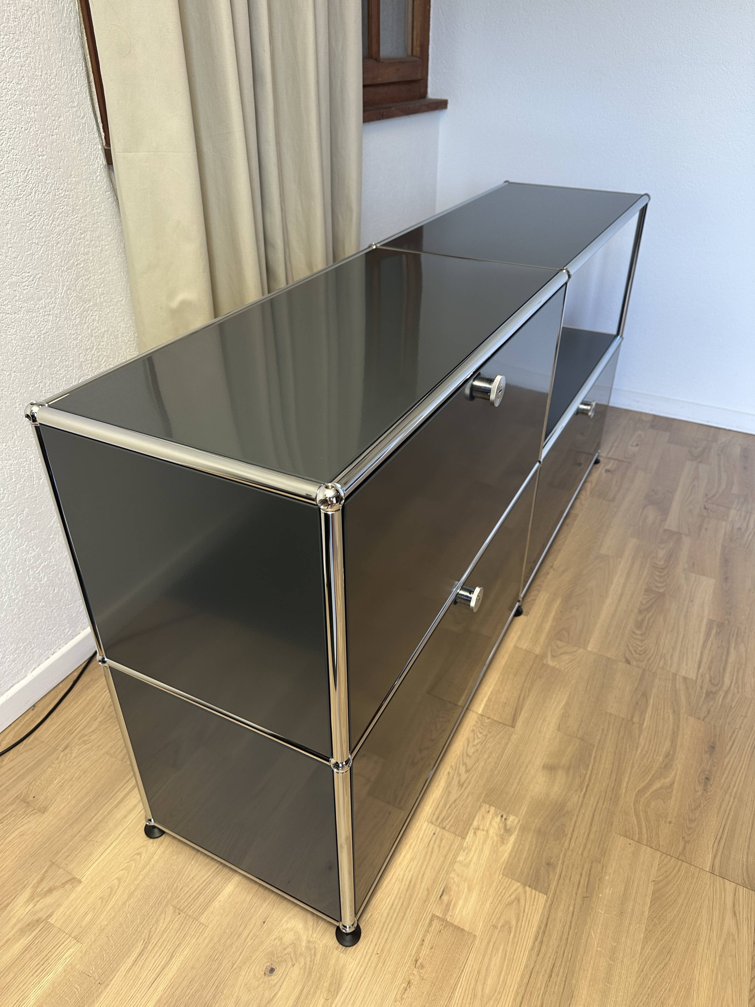 Commode USM Haller en Gris Anthracite et Noir Graphite
