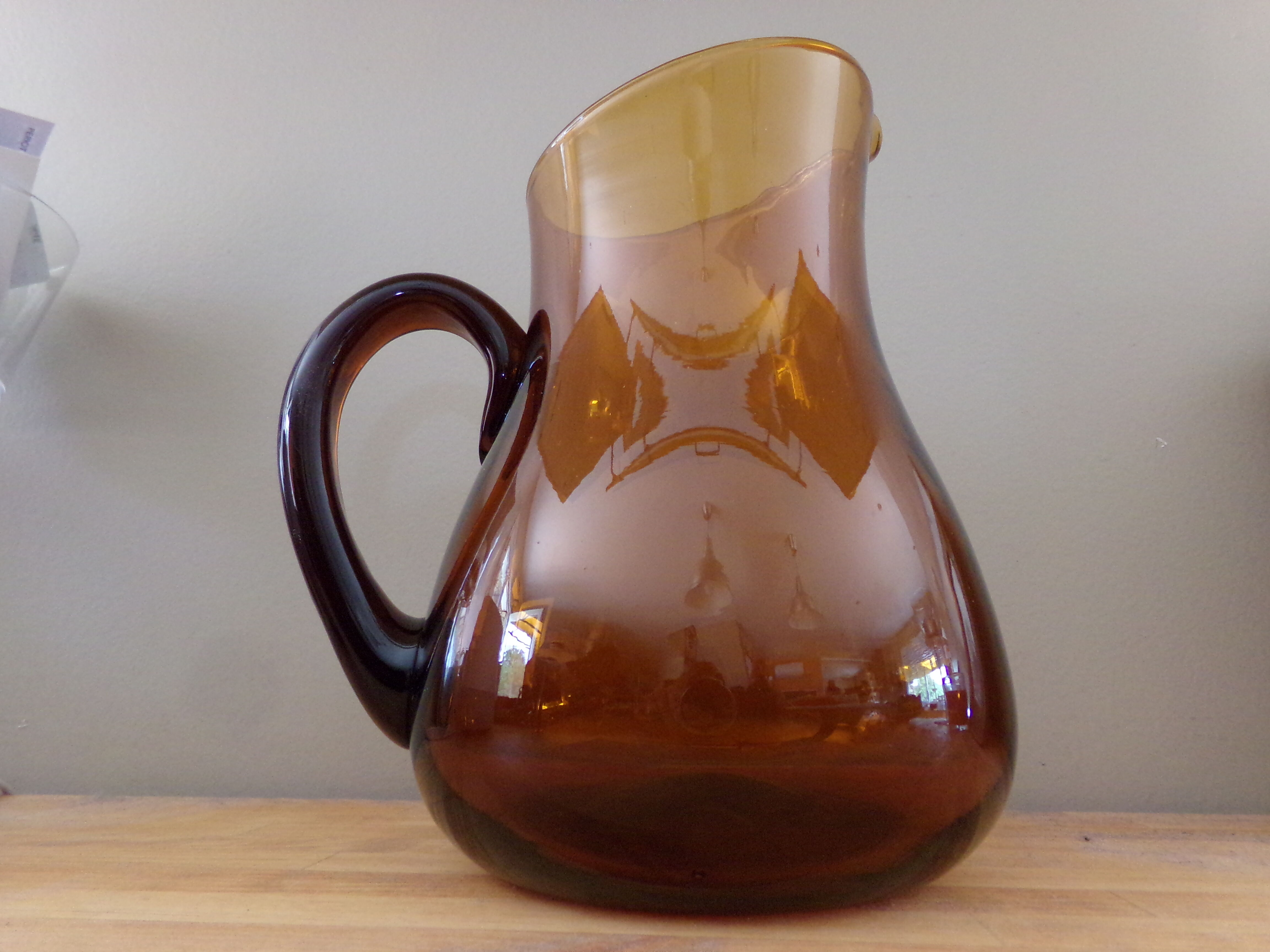 Carafe en verre couleur ambré