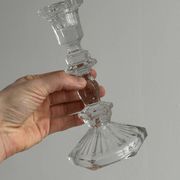 bougeoir en verre taillé transparent