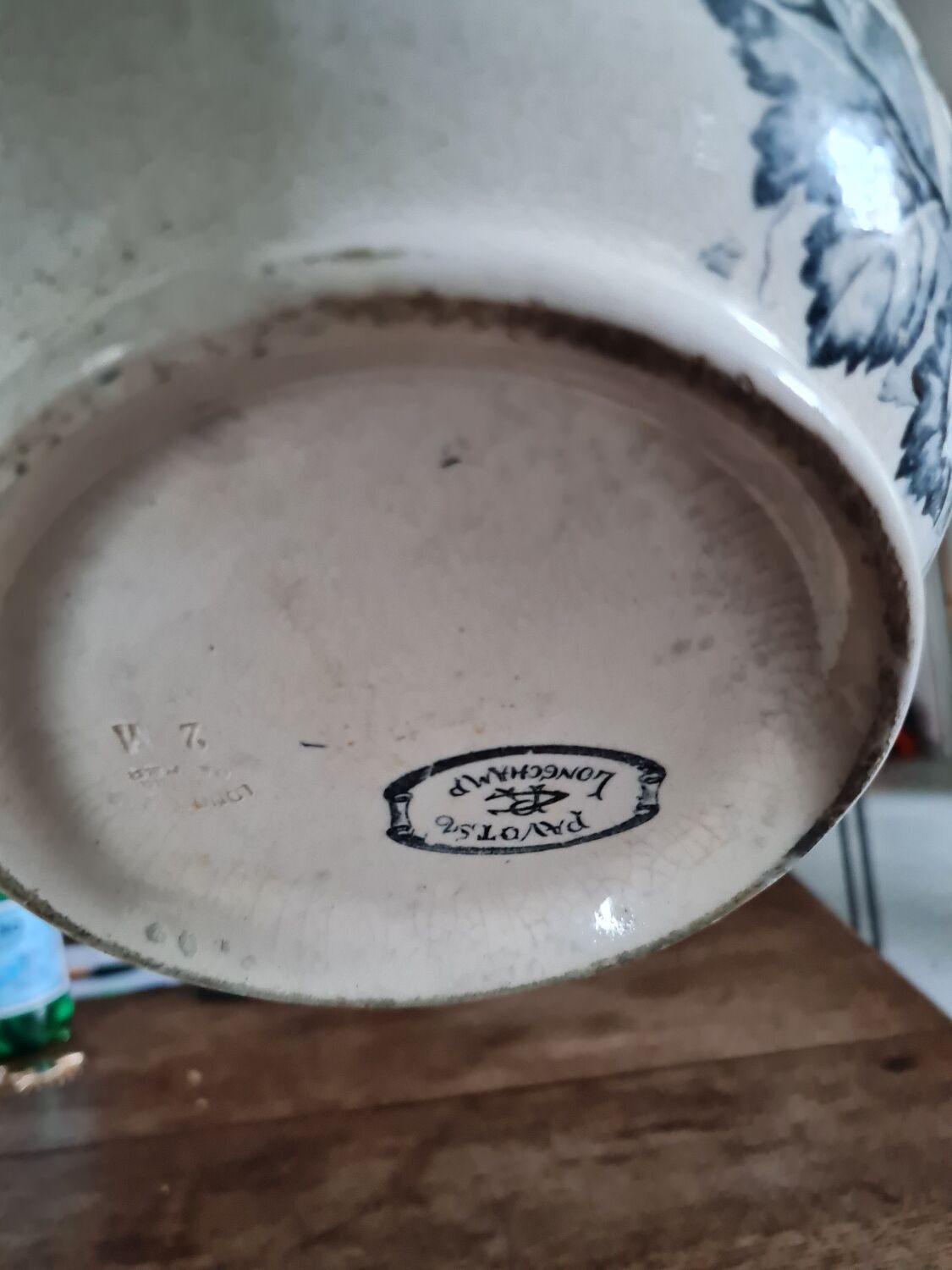 Broc de toilette en terre de fer Longchamp Pavots bleu-gris Fin XIXe