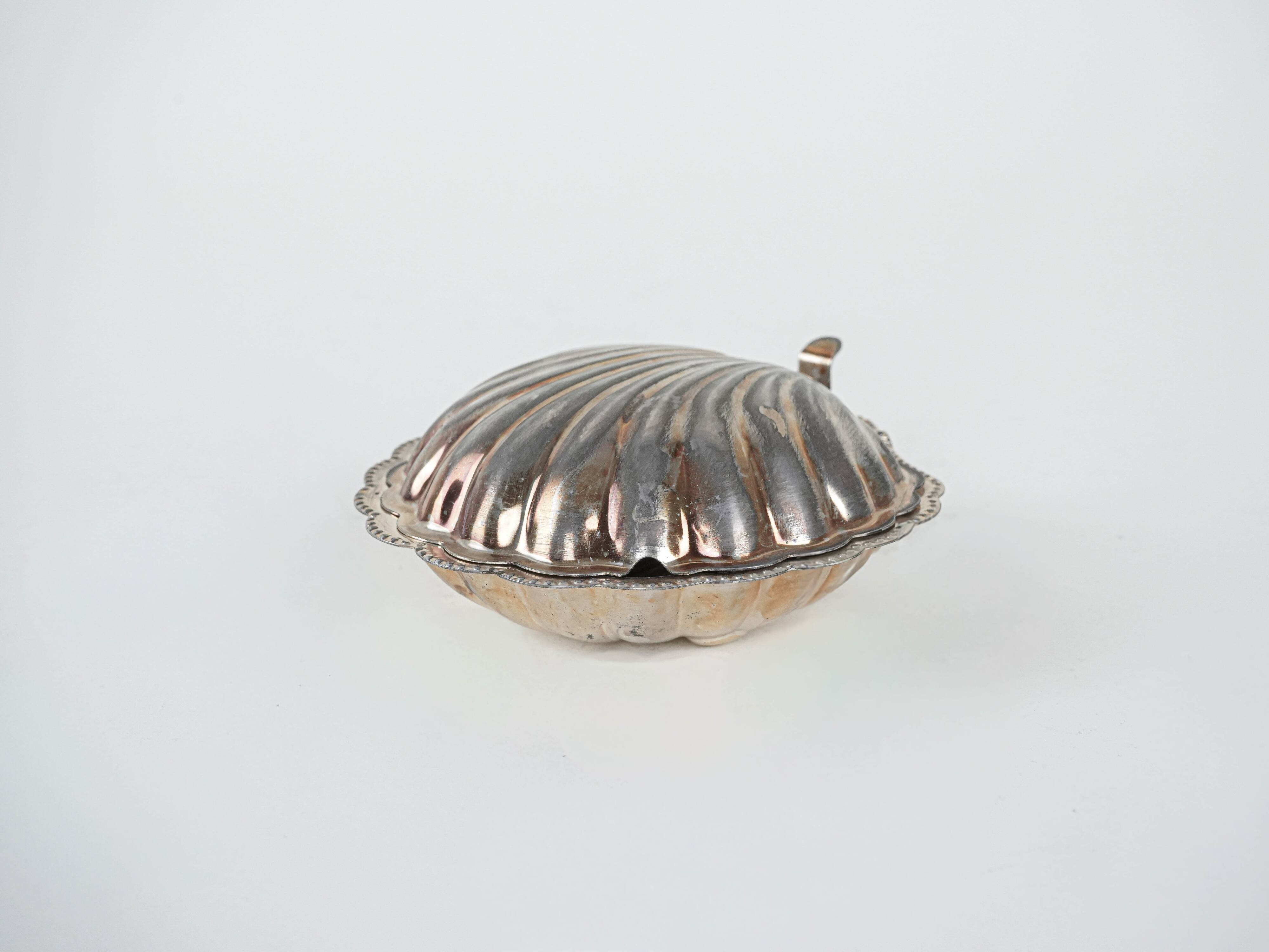 Metal shell-shaped box, Italian design, 1960s, made in Italy