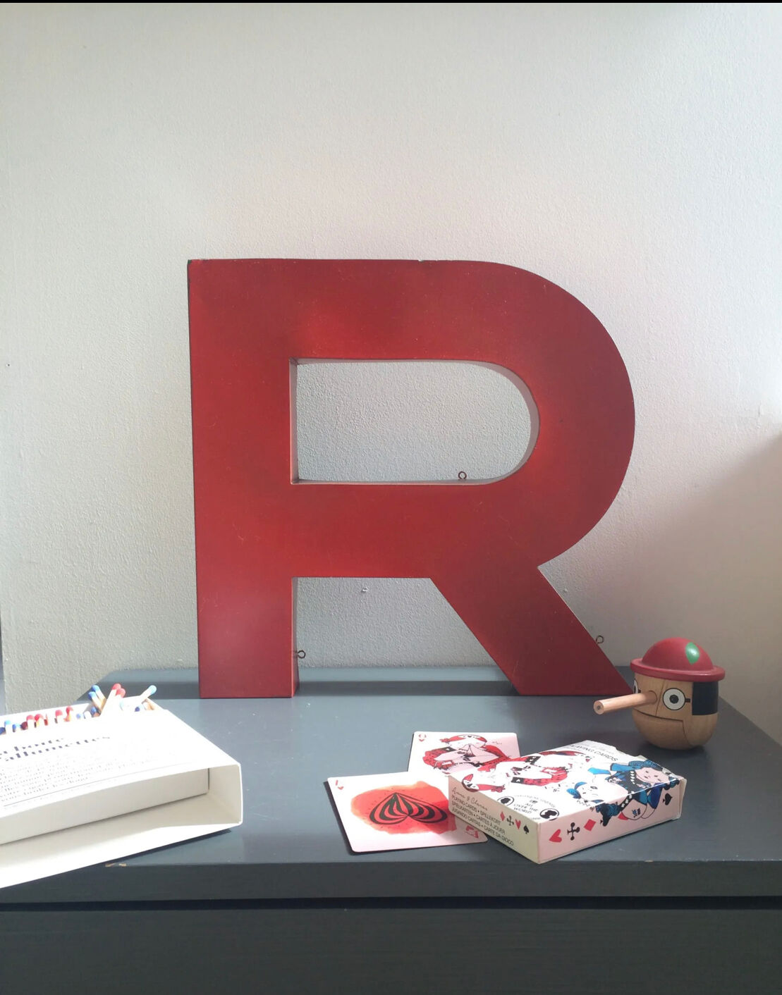 Lettre d’enseigne R