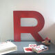 Lettre d’enseigne R