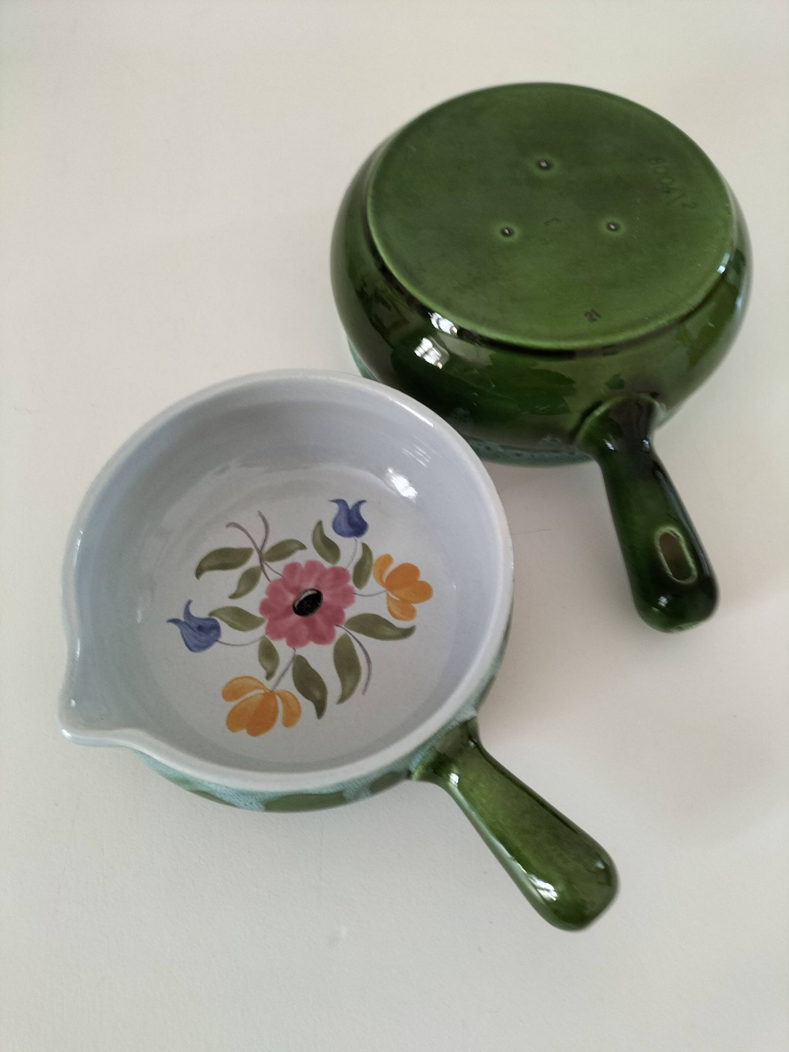 Duo of flowery caquelons