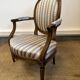 Fauteuil cabriolet médaillon de style Louis XVI
