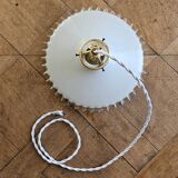 Suspension vintage en opaline dentelée