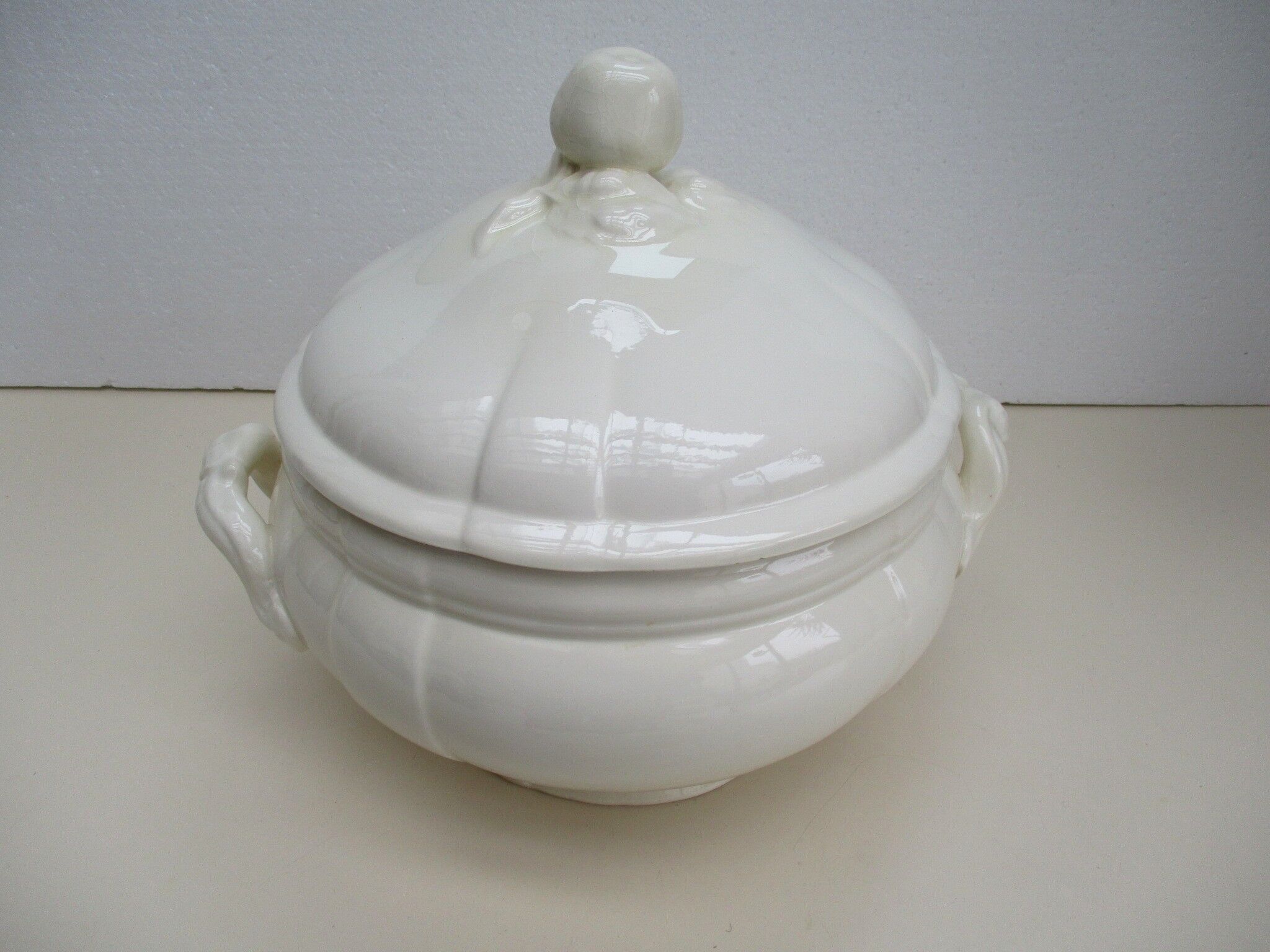 Old soup tureen Sarreguemines ivory