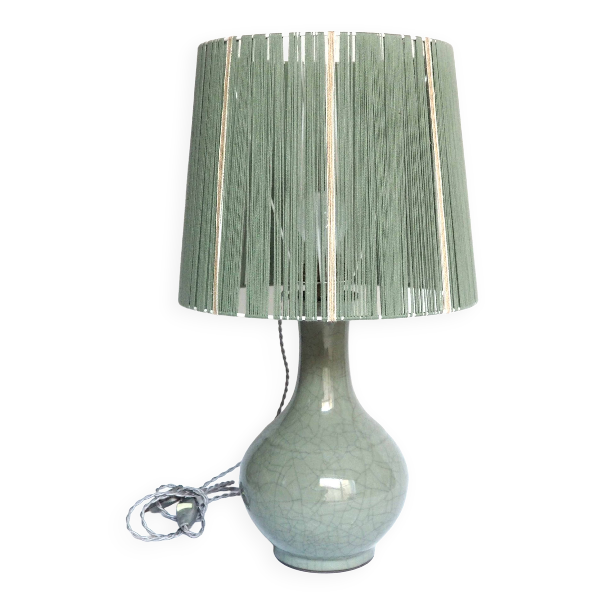 Large ceramic lamp with wire shade