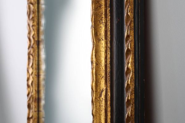 Miroir baroque en bois noir et doré sculpté, France années 1850.