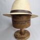 Forme à chapeau en bois ancienne sur pied, 1900