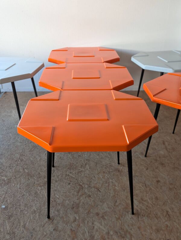 Lot de 4 tables fibre de verre orange années 70 space age