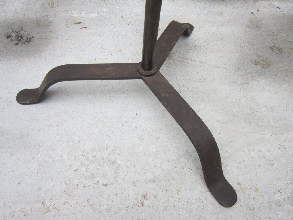 Tripode gallows lamp