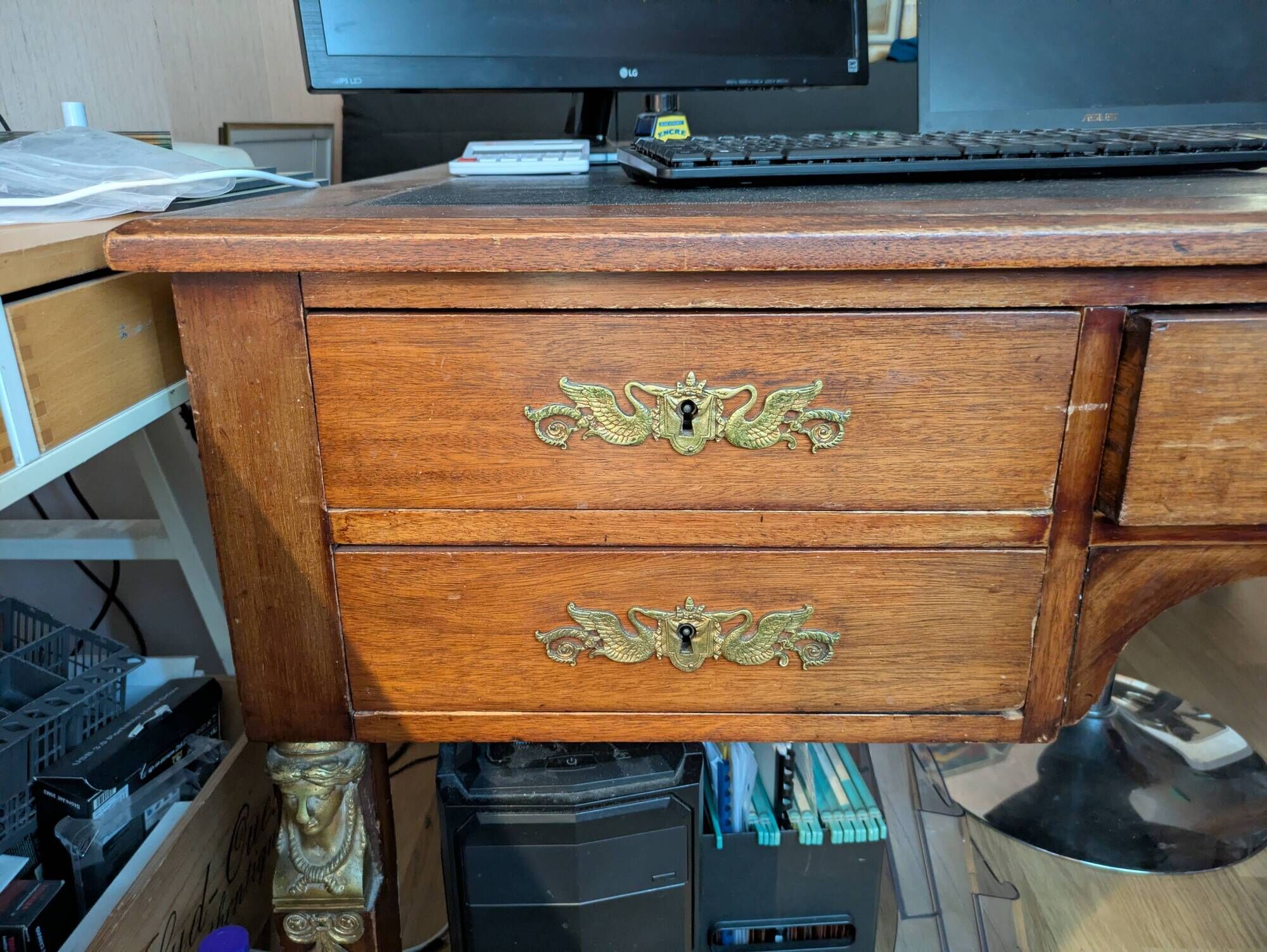 Empire desk in excellent condition. Possibility to sell it individually or as a set.