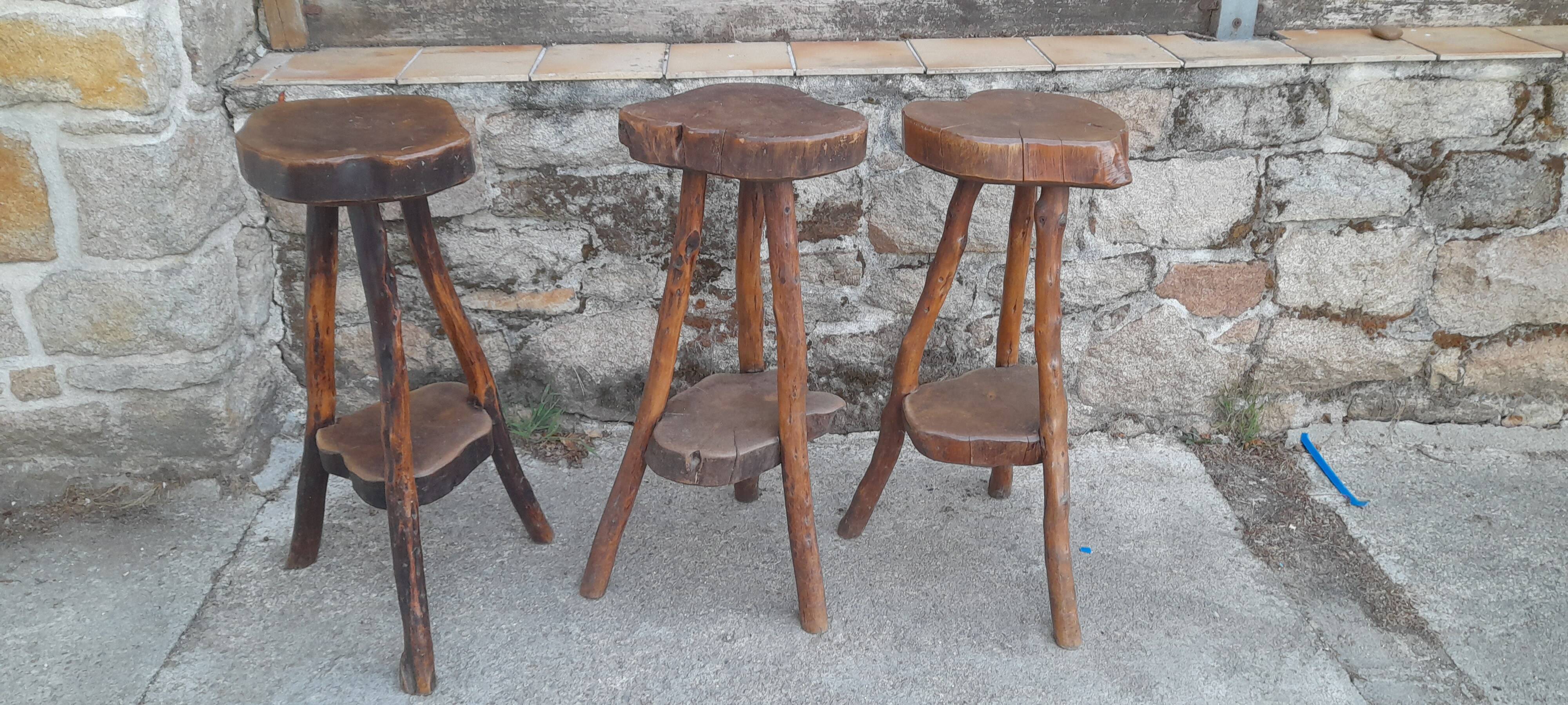 3 tabourets brutaliste en bois H 80 cm
