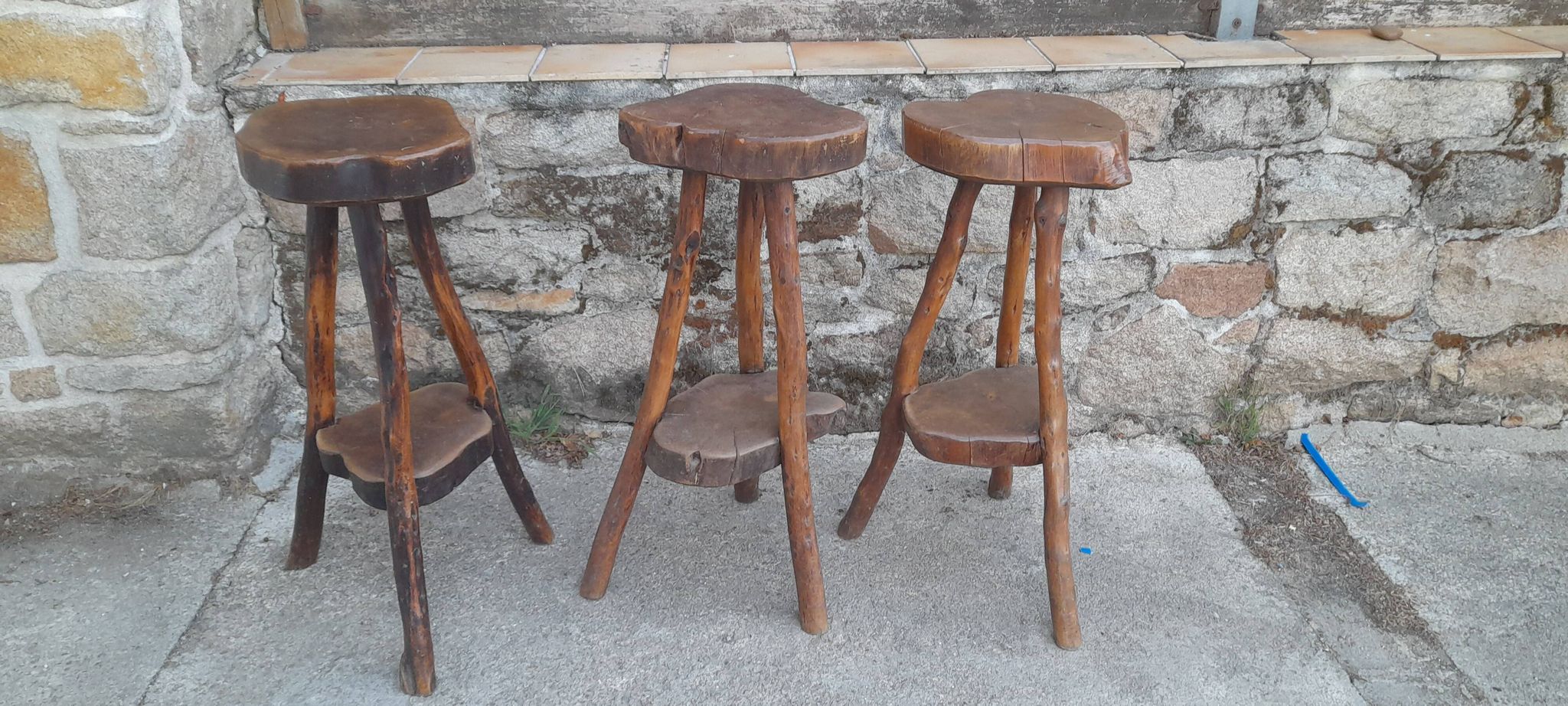 3 tabourets brutaliste en bois H 80 cm