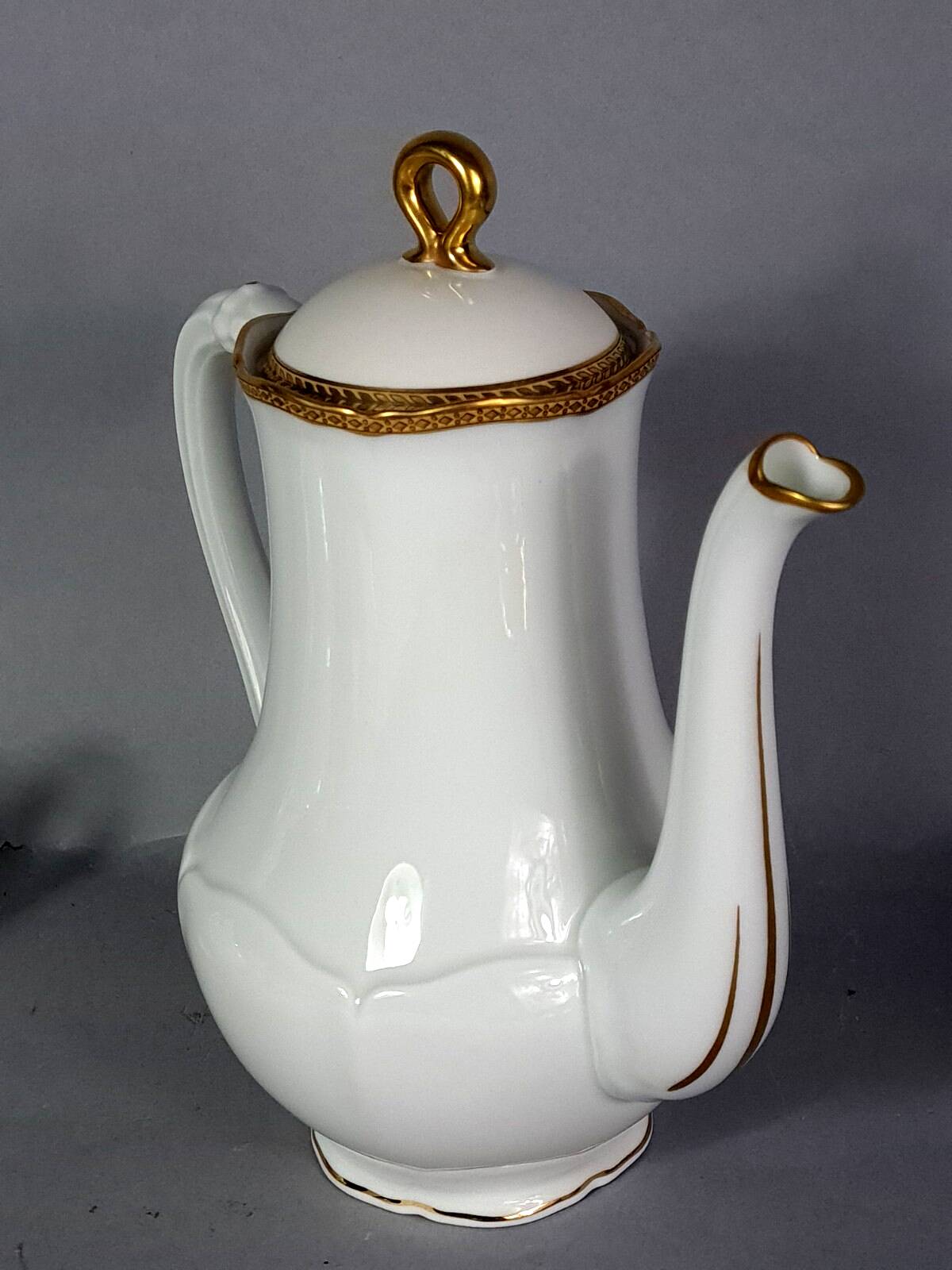 Complete coffee service for 6 people, Giraud Limoges lotus-shaped porcelain C749