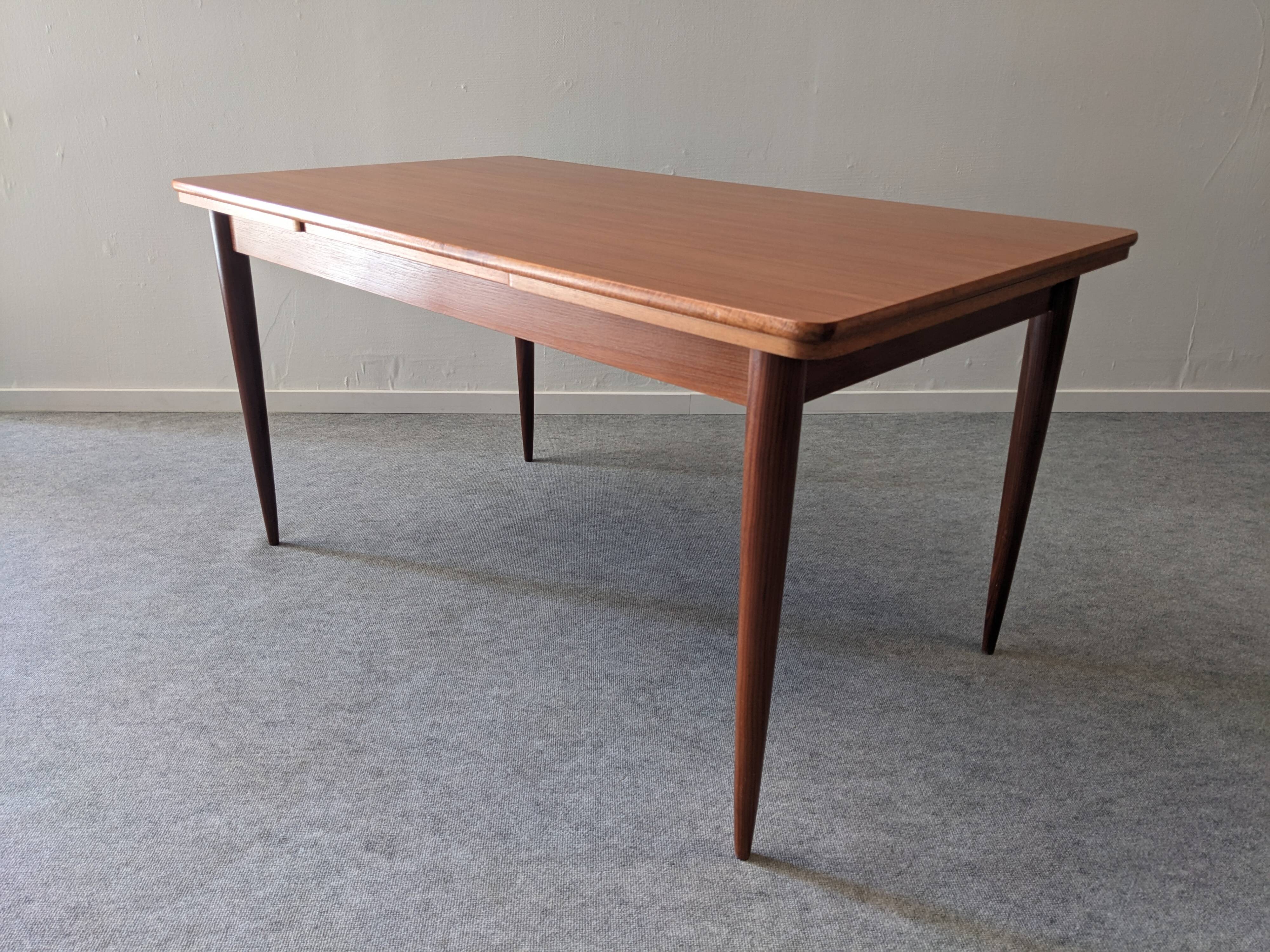 Scandinavian extendable teak dining table from the 50s/60s