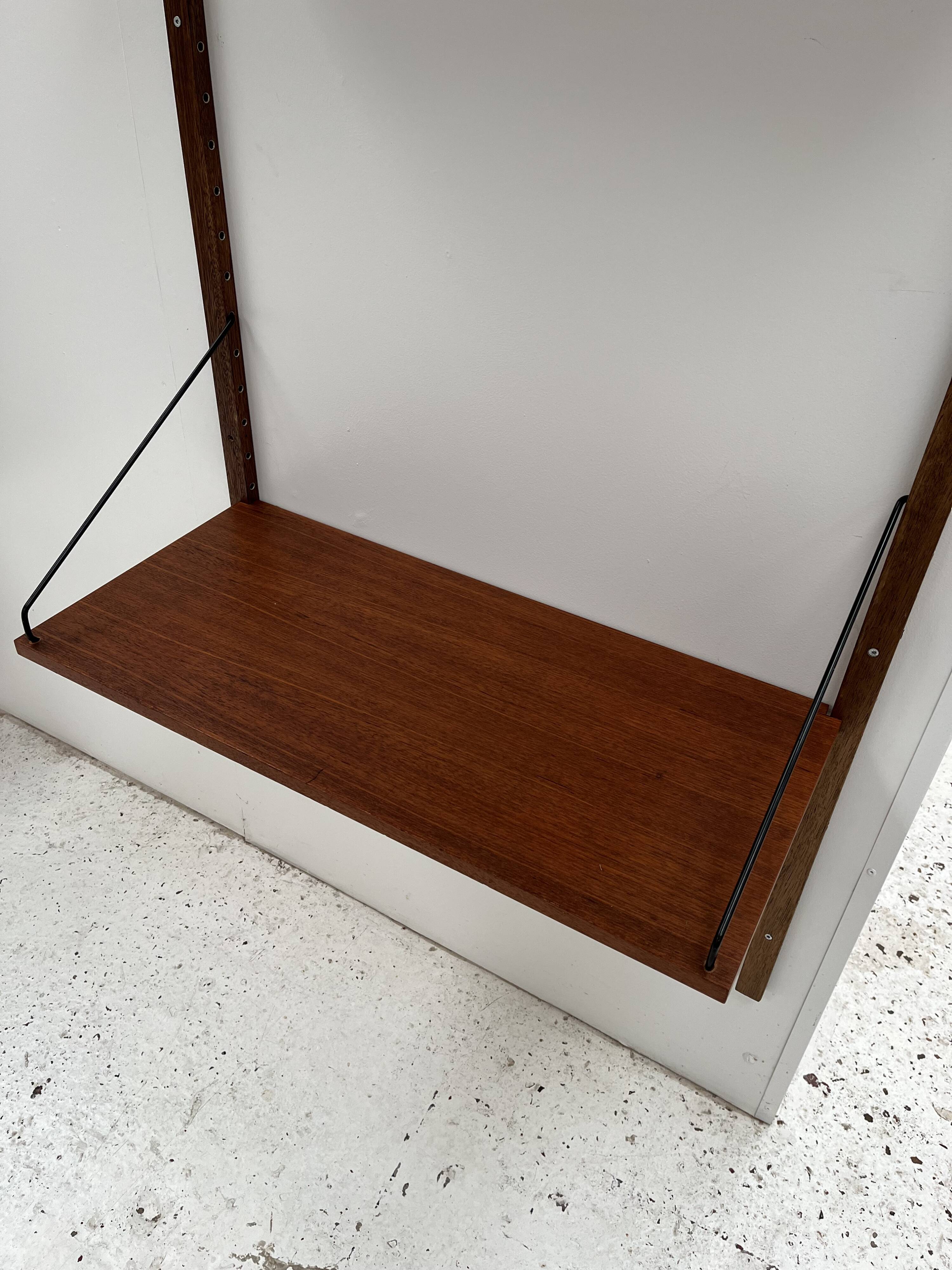 Meuble mural par P. Cadobvius