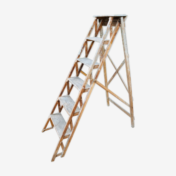 Wooden painter stepladder