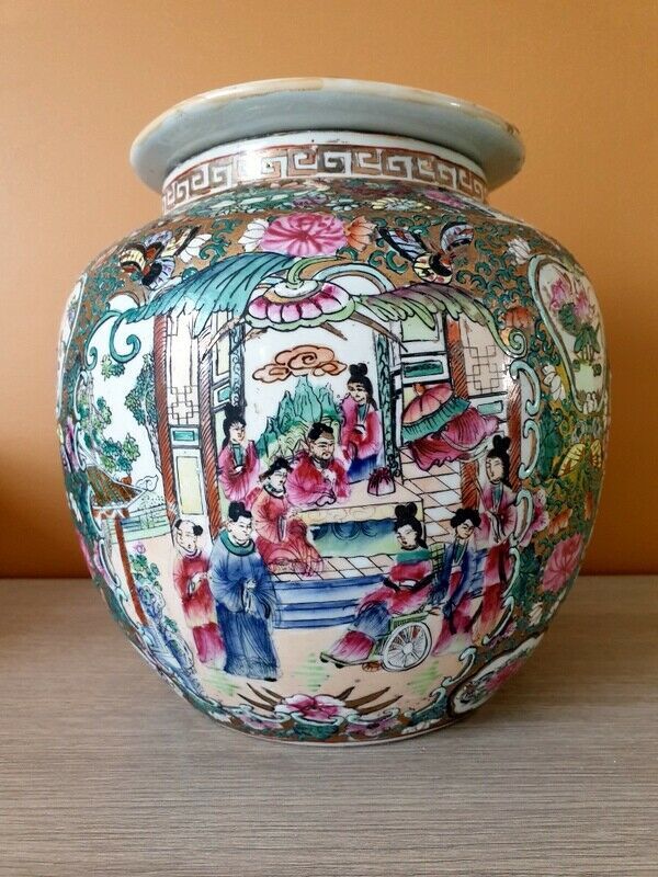 Canton porcelain pot