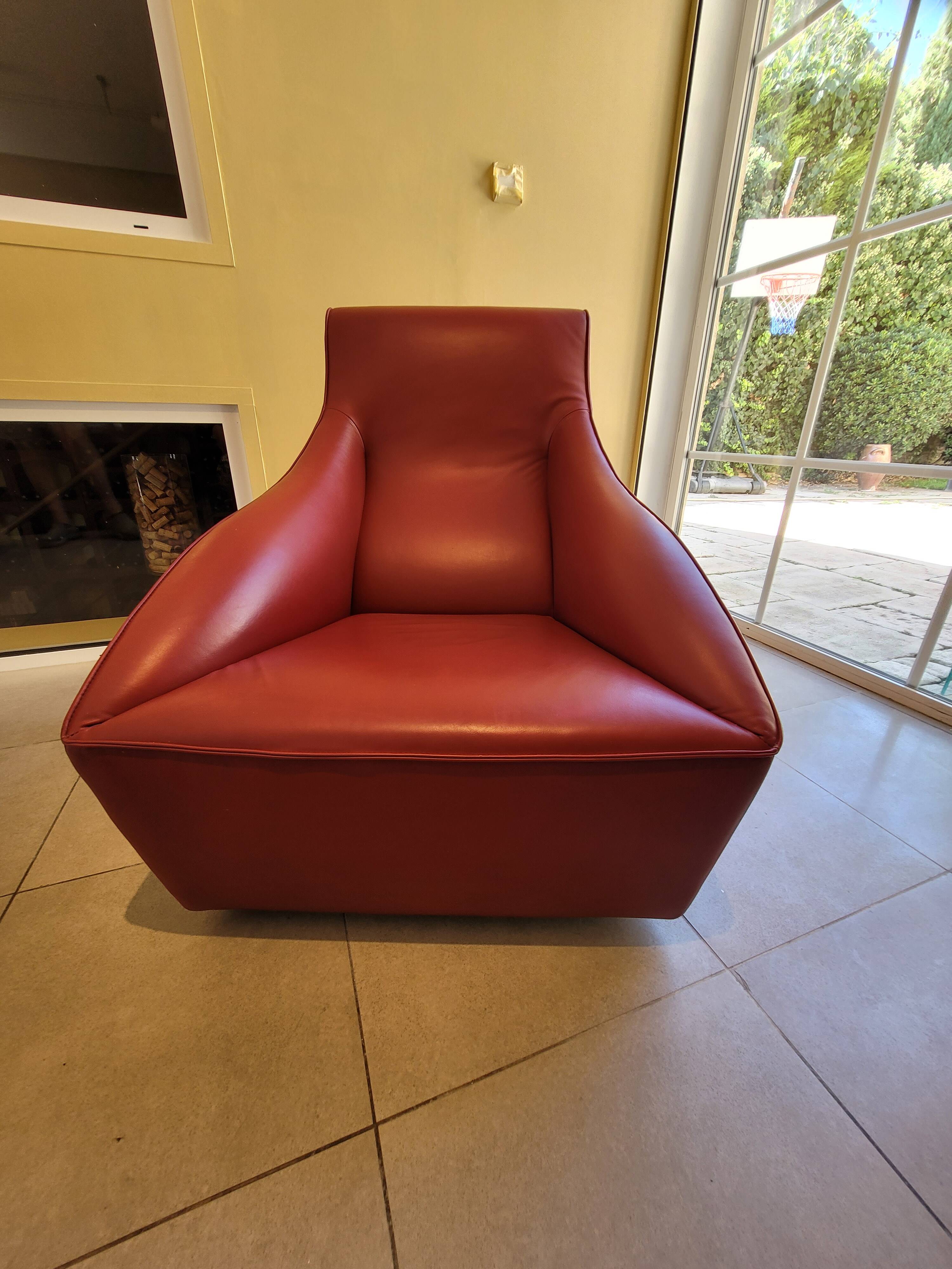 Doda Molteni leather armchairs and pouf
