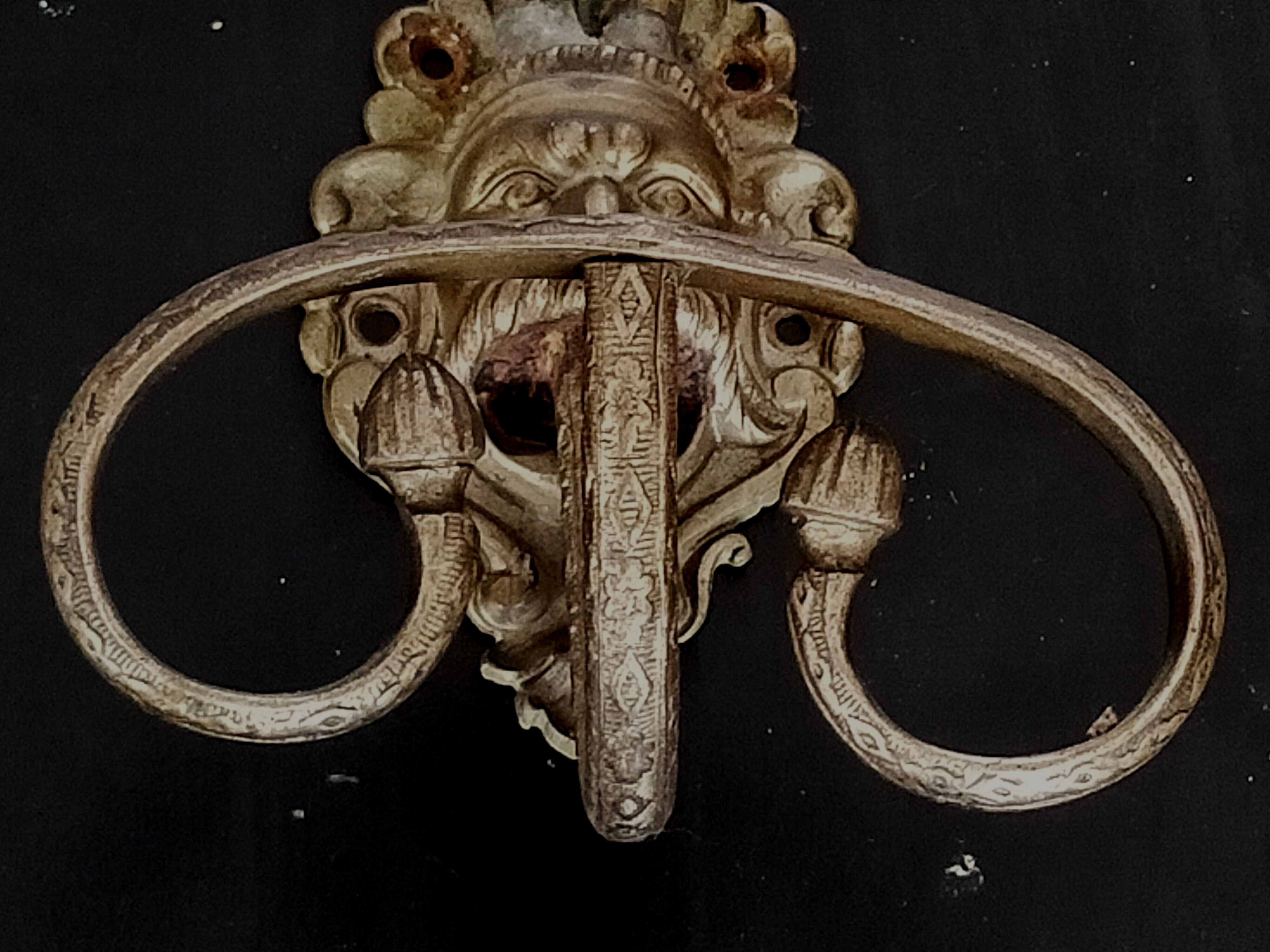 Set of 4 bronze mascaron hooks