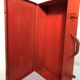 Caisse à outils en métal couleur rouge avec poignée